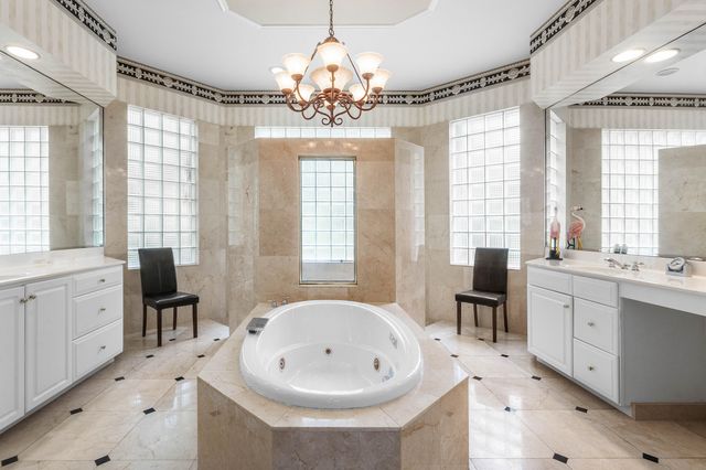 911 Forest Glen Lane, Wellington, FL 33414