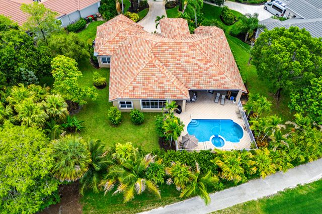 911 Forest Glen Lane, Wellington, FL 33414
