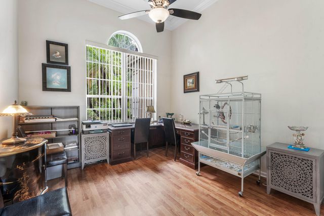 911 Forest Glen Lane, Wellington, FL 33414