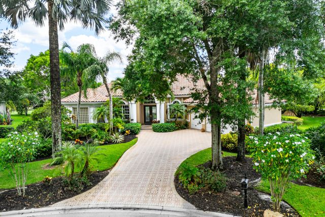 911 Forest Glen Lane, Wellington, FL 33414