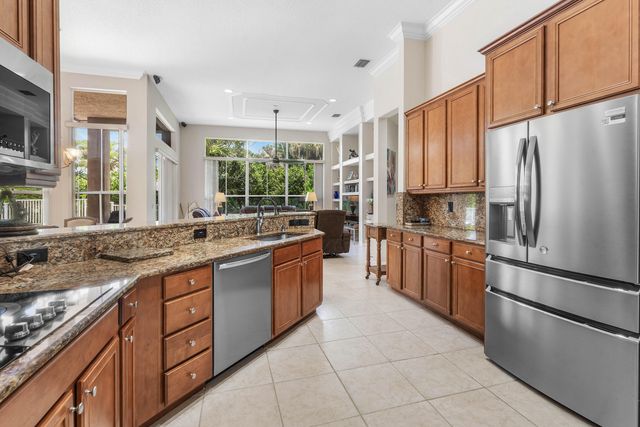 911 Forest Glen Lane, Wellington, FL 33414