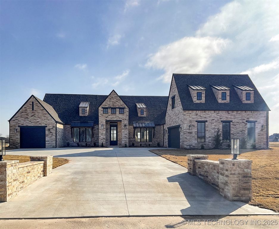 8403 S Timber Wolf Drive, Broken Arrow, OK 74014