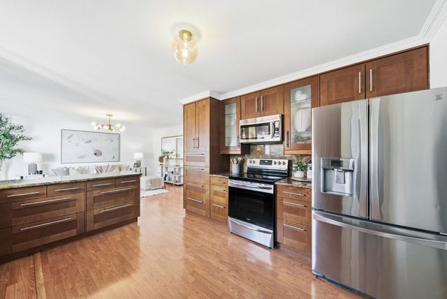 225 W Meadow Drive, Palo Alto, CA 94306