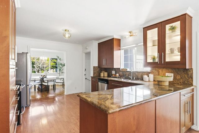 225 W Meadow Drive, Palo Alto, CA 94306