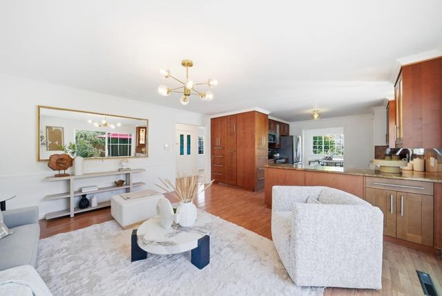 225 W Meadow Drive, Palo Alto, CA 94306