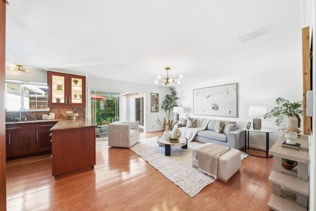 225 W Meadow Drive, Palo Alto, CA 94306