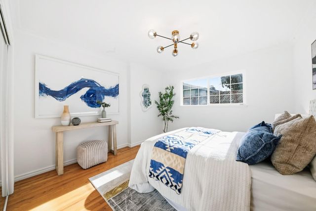 225 W Meadow Drive, Palo Alto, CA 94306