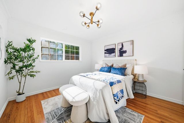 225 W Meadow Drive, Palo Alto, CA 94306