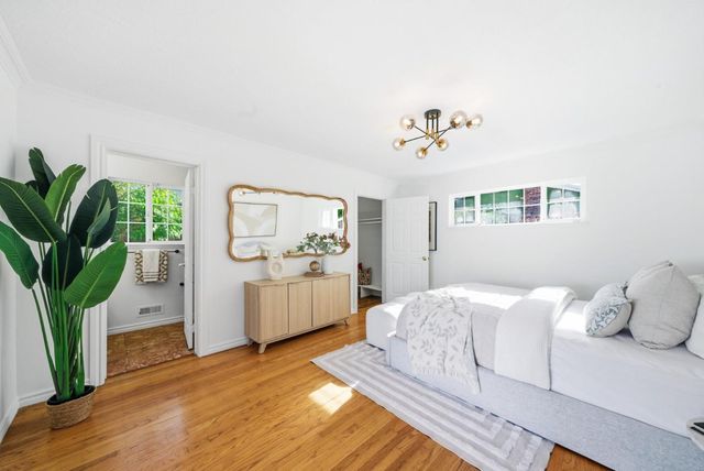 225 W Meadow Drive, Palo Alto, CA 94306