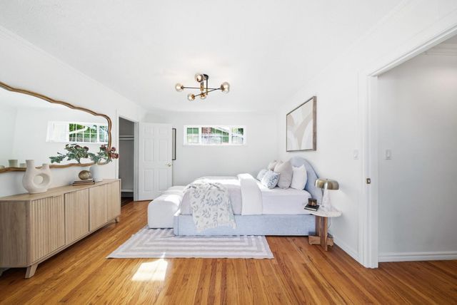 225 W Meadow Drive, Palo Alto, CA 94306