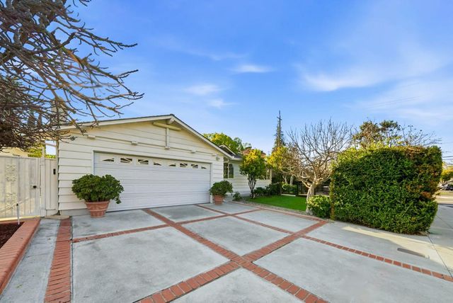 225 W Meadow Drive, Palo Alto, CA 94306