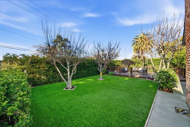 225 W Meadow Drive, Palo Alto, CA 94306