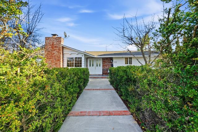 225 W Meadow Drive, Palo Alto, CA 94306