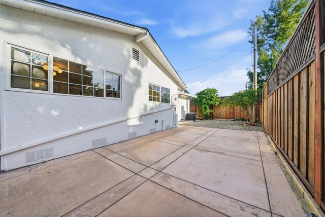 225 W Meadow Drive, Palo Alto, CA 94306