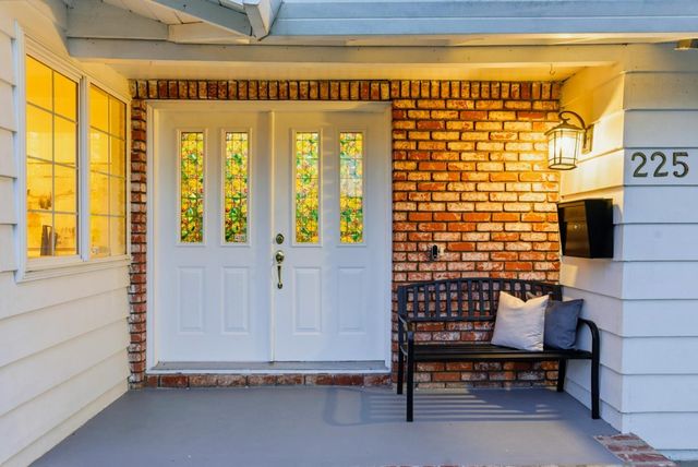 225 W Meadow Drive, Palo Alto, CA 94306
