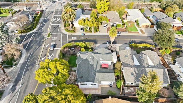 225 W Meadow Drive, Palo Alto, CA 94306