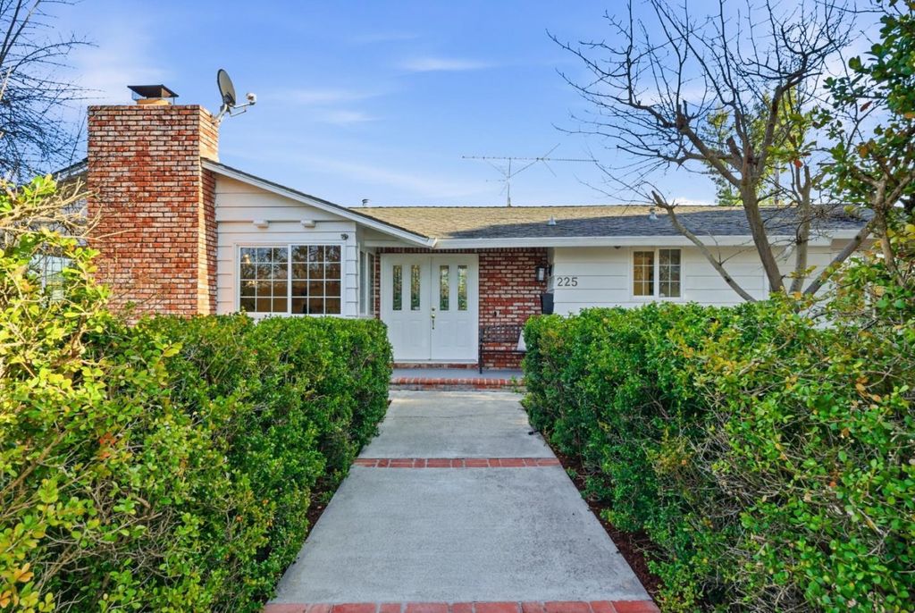 225 W Meadow Drive, Palo Alto, CA 94306