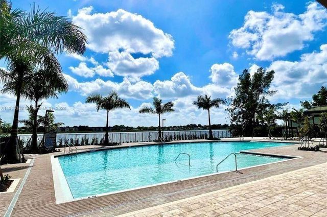 340 NE 208th Terrace 340, Miami, FL 33179