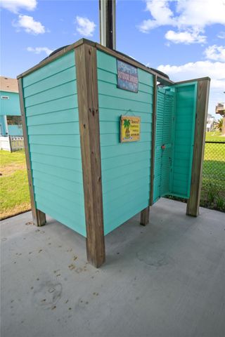 861 Wommack, Crystal Beach, TX 77650