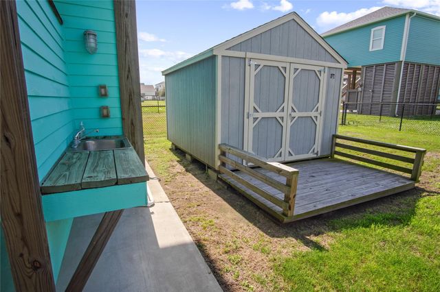 861 Wommack, Crystal Beach, TX 77650