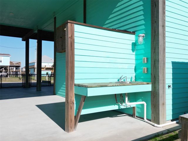 861 Wommack, Crystal Beach, TX 77650