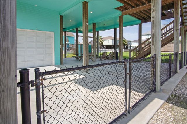 861 Wommack, Crystal Beach, TX 77650