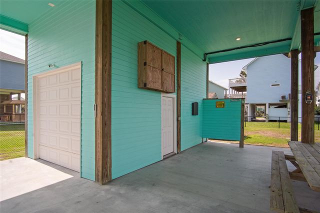 861 Wommack, Crystal Beach, TX 77650