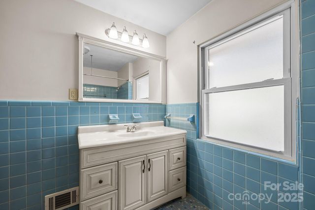 82 Greasy Cove Road, Leicester, NC 28748