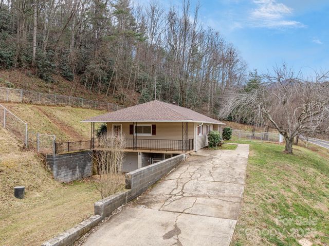 82 Greasy Cove Road, Leicester, NC 28748