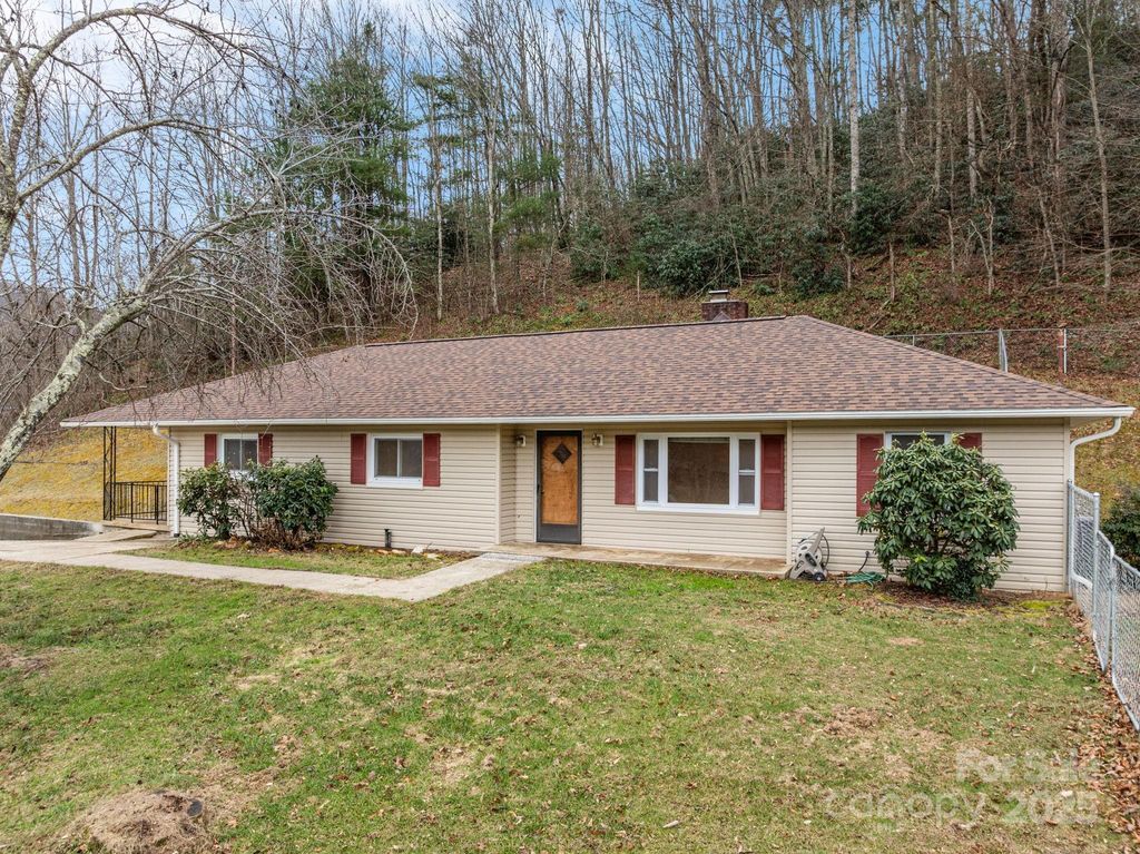 82 Greasy Cove Road, Leicester, NC 28748