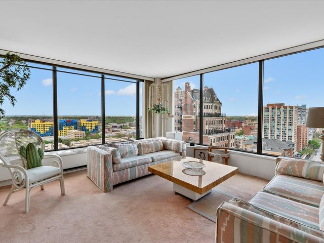 5455 N SHERIDAN Road 1915, Chicago, IL 60640