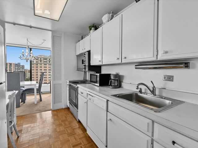 5455 N SHERIDAN Road 1915, Chicago, IL 60640