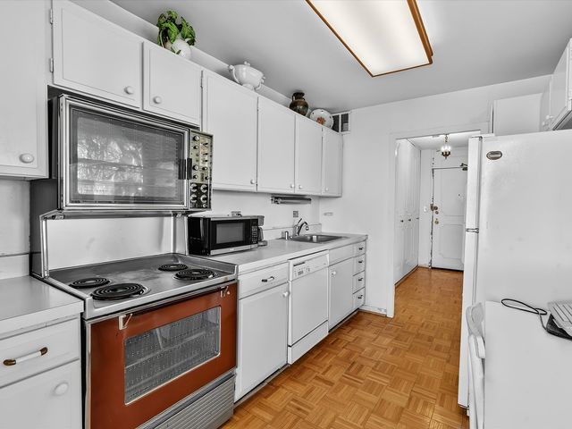 5455 N SHERIDAN Road 1915, Chicago, IL 60640