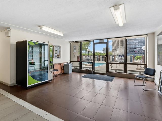 5455 N SHERIDAN Road 1915, Chicago, IL 60640