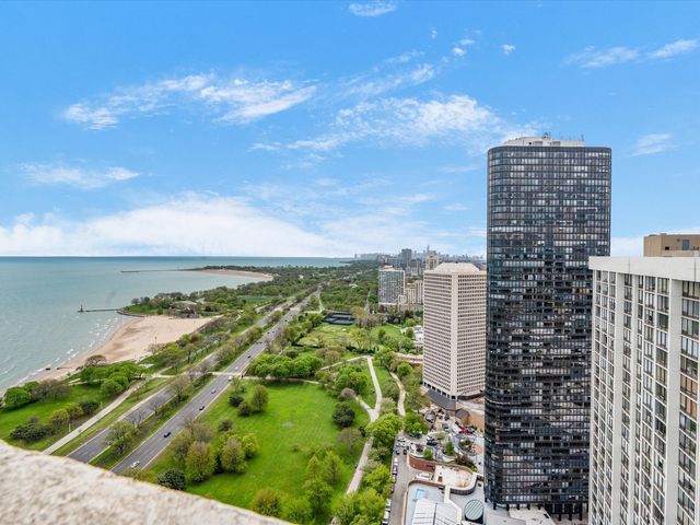 5455 N SHERIDAN Road 1915, Chicago, IL 60640