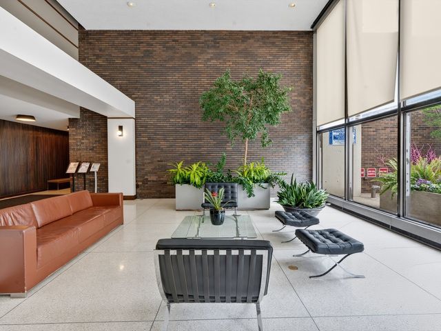 5455 N SHERIDAN Road 1915, Chicago, IL 60640