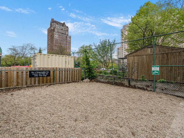 5455 N SHERIDAN Road 1915, Chicago, IL 60640