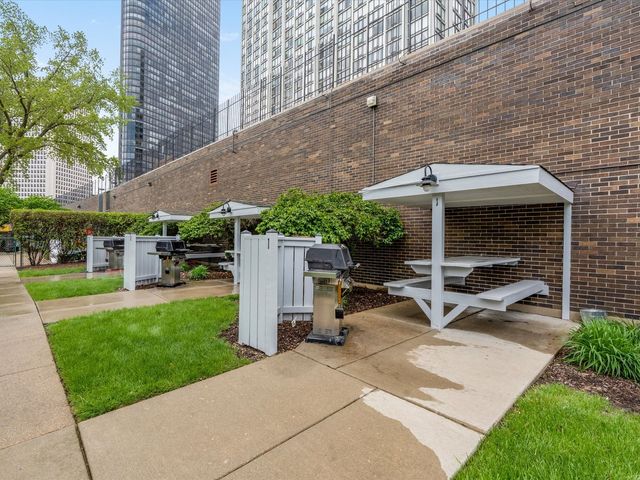 5455 N SHERIDAN Road 1915, Chicago, IL 60640