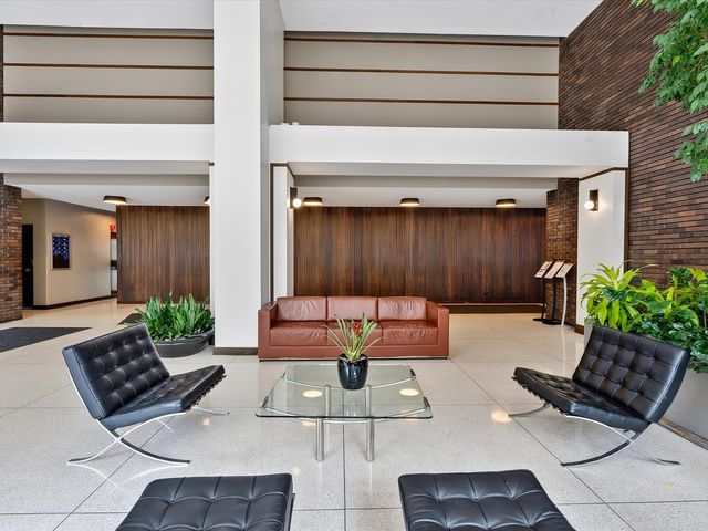 5455 N SHERIDAN Road 1915, Chicago, IL 60640