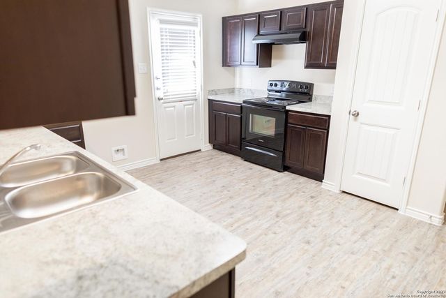 8202 Tesoro Hills, San Antonio, TX 78242