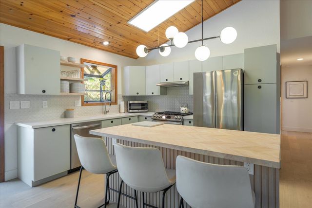 12474 Lakeview Court, Truckee, CA 96161