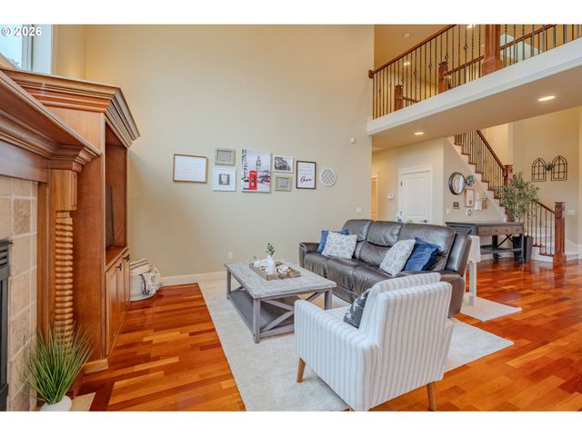 1296 E LUCAS St, La Center, WA 98629