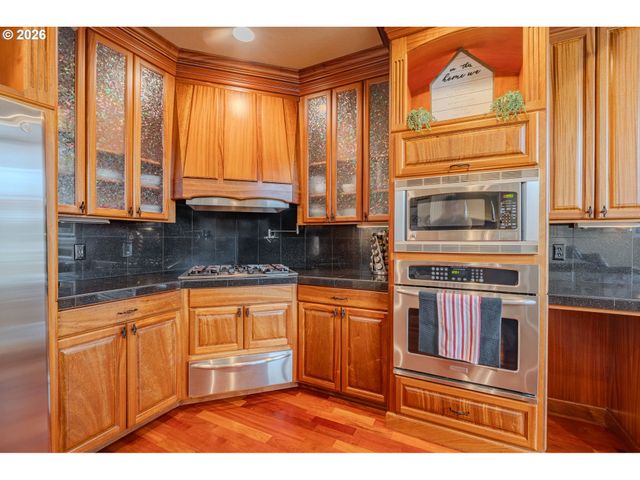 1296 E LUCAS St, La Center, WA 98629