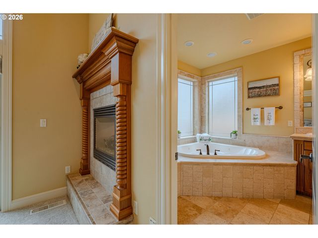 1296 E LUCAS St, La Center, WA 98629