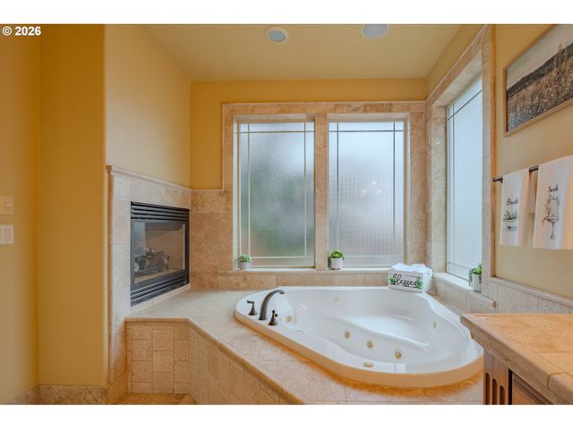 1296 E LUCAS St, La Center, WA 98629