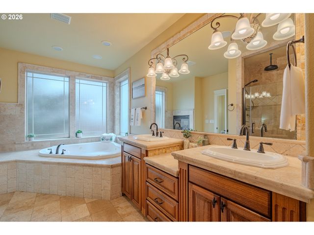 1296 E LUCAS St, La Center, WA 98629