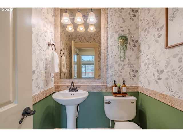 1296 E LUCAS St, La Center, WA 98629