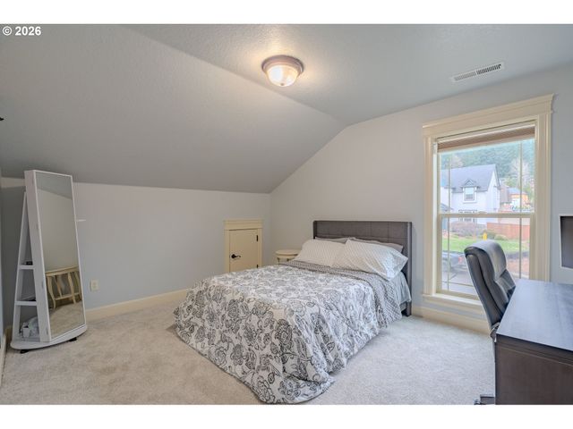 1296 E LUCAS St, La Center, WA 98629