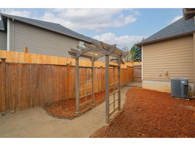 1296 E LUCAS St, La Center, WA 98629