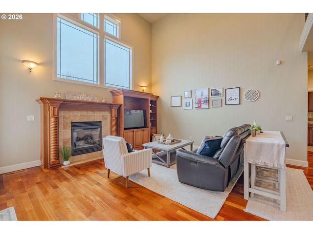 1296 E LUCAS St, La Center, WA 98629